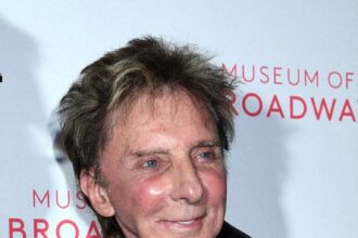 Barry Manilow Makes Another Abrupt Show Cancellation After ‘Really Upsetting’ Admission