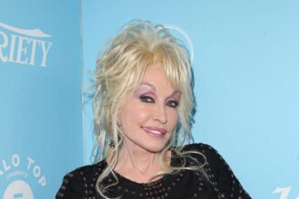 Billy Ray Cyrus Recalls Dolly Parton’s Savage Response To Affair Rumors In Emotional Tribute