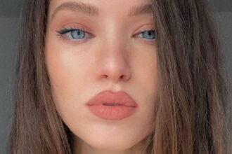 Bo Abrlic In Skimpy Swimsuit Told Her ‘Gap’ Is Impressive In NYC Hotel Room