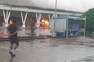 BREAKING: Fire outbreak at popular SPAR shopping outlet in Calabar [VIDEO]