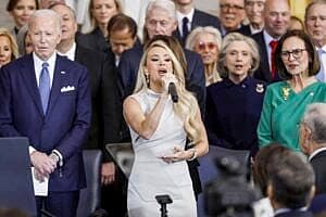 Carrie Underwood Blasted As Fans Demand NBC Find ‘Someone New’ For ‘Sunday Night Football’
