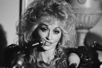 Dolly Parton’s Throwbacks Revive The ‘Jolene’ Mystery