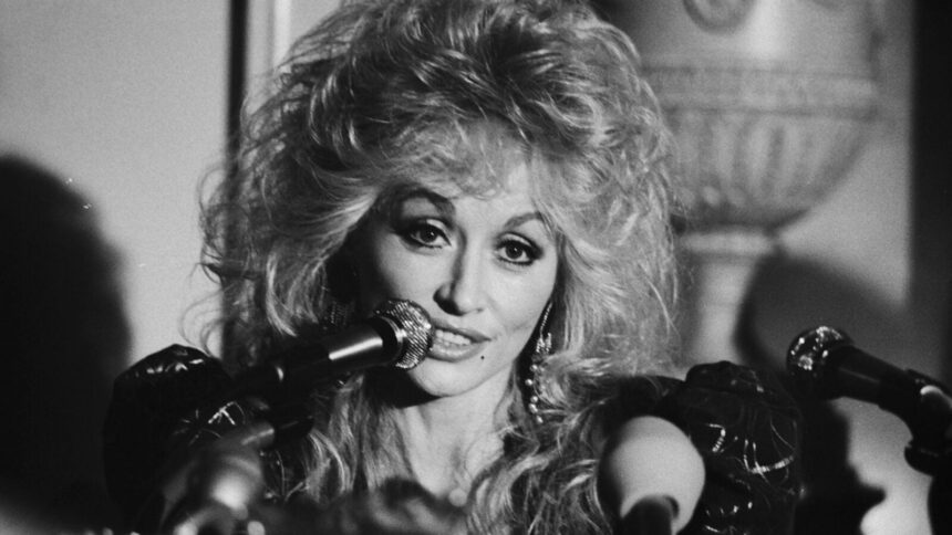 Dolly Parton’s Throwbacks Revive The ‘Jolene’ Mystery