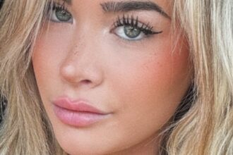 Emily Elizabeth Stuns In Cheeky Black Bikini With ‘So Much Perfection’