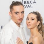 Empire State Building Daredevil Couple Flaunts Faux Handcuffs As Plea Talks Begin