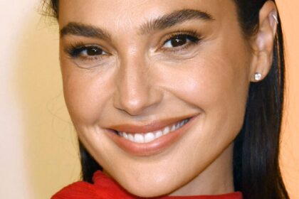 Gal Gadot Drinking Martini In String Bikini Highlights ‘Wonder Woman’ Body