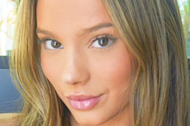Gymnast Sydney Smith ‘Perfect’ In Upside-Down Splits In Tight Gym Shorts