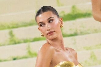 Hailey Bieber ‘Breathtaking’ In Tiny Bikini Vacation Dump