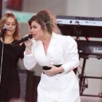 Kelly Clarkson Reacts After Nearly Flashing Fans During Vegas Show