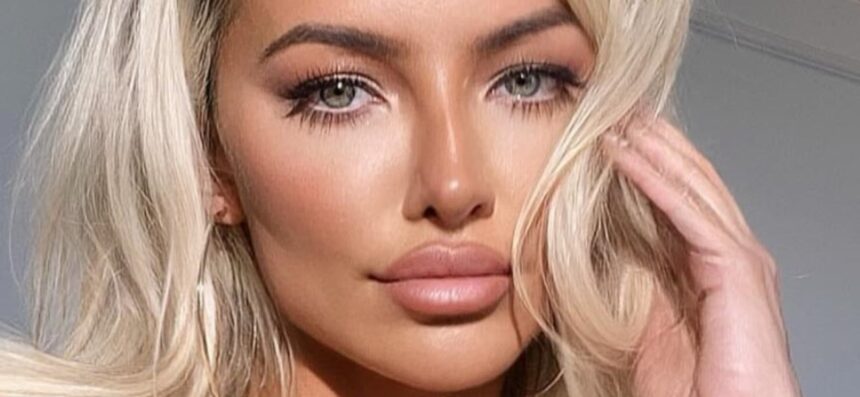 Lindsey Pelas ‘Deserves Attention’ In Bathroom Underwear That Doesn’t Fit