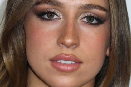 Tate McRae Looks ‘Fat’ In Cheeky String Bikini With Soaking Wet Hair