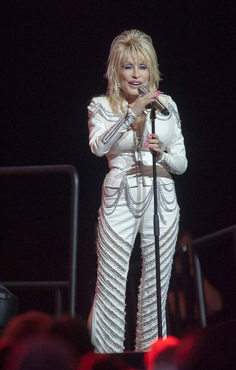 Taylor Swift Makes Heartbreaking Admission After Dolly Parton’s Death