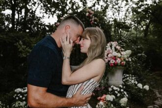 Taylor Swift Wows Fans As She Rocks Her Gold Wedding Band And New Wife Haircut During Outing For Pal’s Nuptials