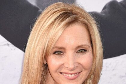 The Sad Reason Lisa Kudrow Believed She’d Never Land Series Regular Role Before ‘Friends’