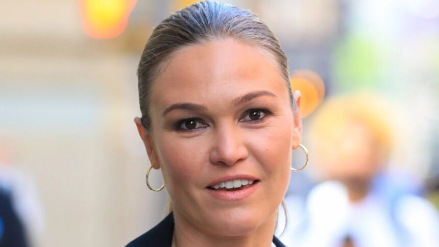 Julia Stiles Earns Major Apology From Julliard After ‘DWTS’ Debut