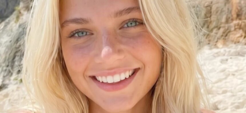 Sophie Lindholm Shows Her Banana In Skimpy Bikini