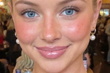 Amber Bexley In Plunging String Bikini ‘Stacked Like Buttermilk Pancakes’