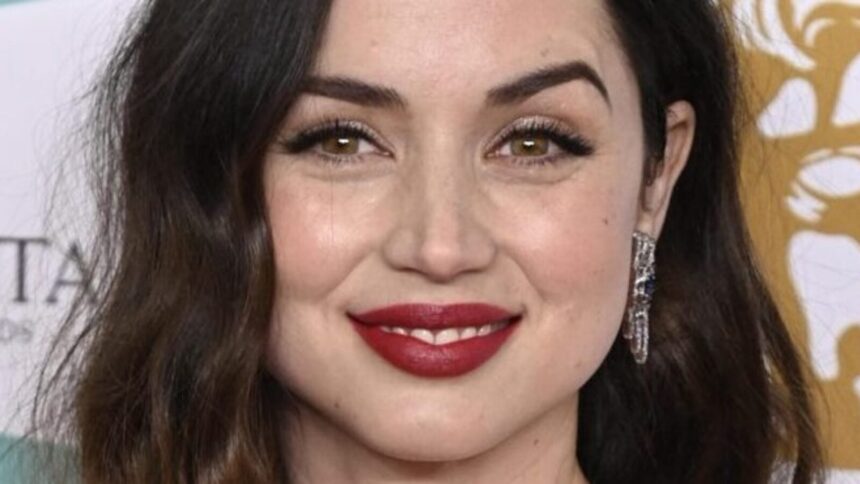 Ana de Armas Doing Dishes Fully Topless Clocks 34 Million Views