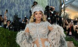 Collabs de Cumpleaños: Beyoncé Celebrates 20 Years Of ‘B’Day’ With Anniversary Album Featuring Long-Awaited Selena Feature & A Nod To Celia Cruz
