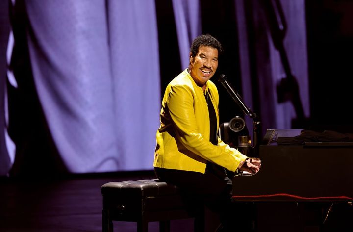 Get Well Soon! Lionel Richie Hospitalized In ICU Following St. Louis Performance