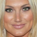 Hulk Hogan’s Daughter In Bathroom String Bikini Shows Body That ‘Deadlifts’