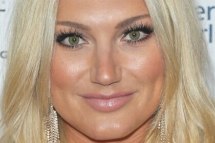 Hulk Hogan’s Daughter In Bathroom String Bikini Shows Body That ‘Deadlifts’