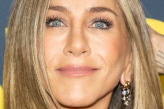 Jennifer Aniston Topless In A G-String Wins ‘Most Beautiful On The Planet’