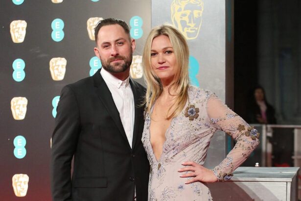 Juilliard Cheers On Julia Stiles Ahead Of ‘DWTS’ Premiere