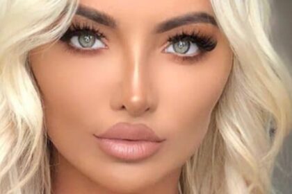 Lindsey Pelas Highlights Her ‘Organic Melons’ In Plunging Swimsuit On A Swing